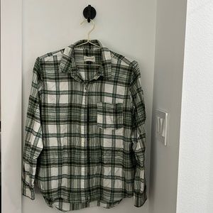 Women’s medium green plaid flannel shirt